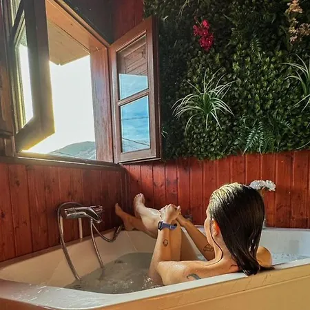 Berghuette Mit Terrasse- Kamin Und Jacuzzi By Interhome Casa vacanze *