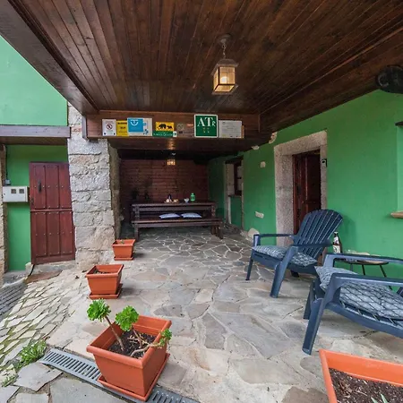 Casa vacanze Berghuette Mit Terrasse- Kamin Und Jacuzzi By Interhome *