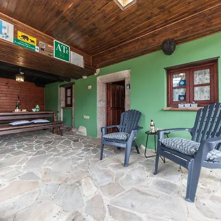 Berghuette Mit Terrasse- Kamin Und Jacuzzi By Interhome