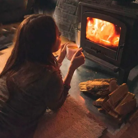 Berghuette Mit Terrasse- Kamin Und Jacuzzi By Interhome Casa vacanze *