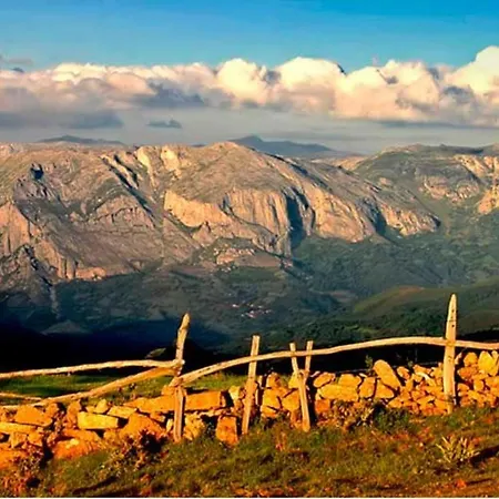 Berghuette Mit Terrasse- Kamin Und Jacuzzi By Interhome