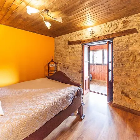 Casa vacanze Berghuette Mit Terrasse- Kamin Und Jacuzzi By Interhome