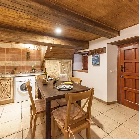 Berghuette Mit Terrasse- Kamin Und Jacuzzi By Interhome Casa vacanze Páramo