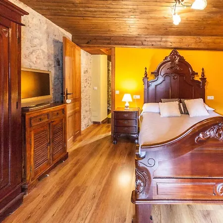 Berghuette Mit Terrasse- Kamin Und Jacuzzi By Interhome Casa vacanze