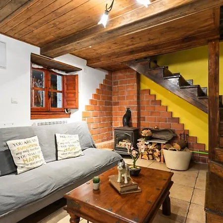Berghuette Mit Terrasse- Kamin Und Jacuzzi By Interhome Feriehus Páramo