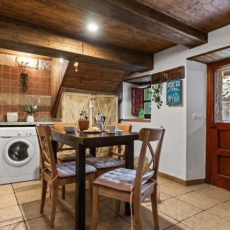 Casa vacanze Berghuette Mit Terrasse- Kamin Und Jacuzzi By Interhome *