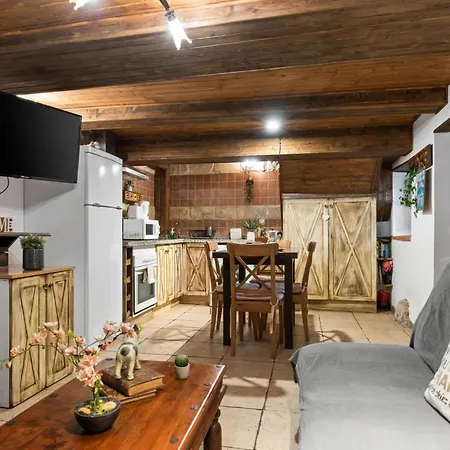 Berghuette Mit Terrasse- Kamin Und Jacuzzi By Interhome Páramo