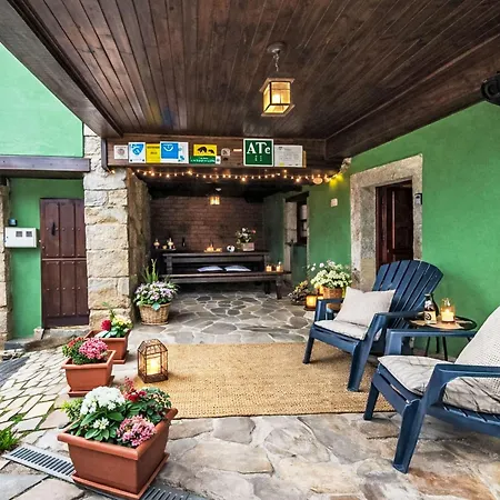 Berghuette Mit Terrasse- Kamin Und Jacuzzi By Interhome Feriehus *
