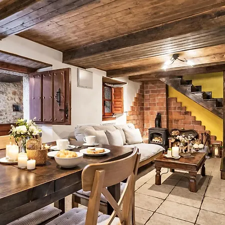 Feriehus Berghuette Mit Terrasse- Kamin Und Jacuzzi By Interhome