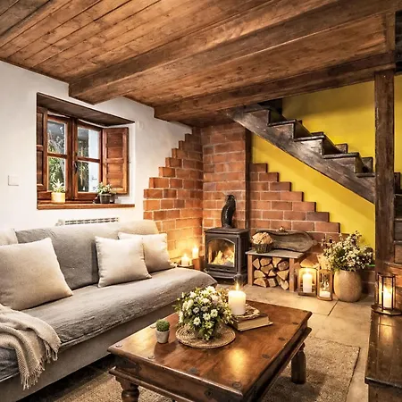 Feriehus Berghuette Mit Terrasse- Kamin Und Jacuzzi By Interhome